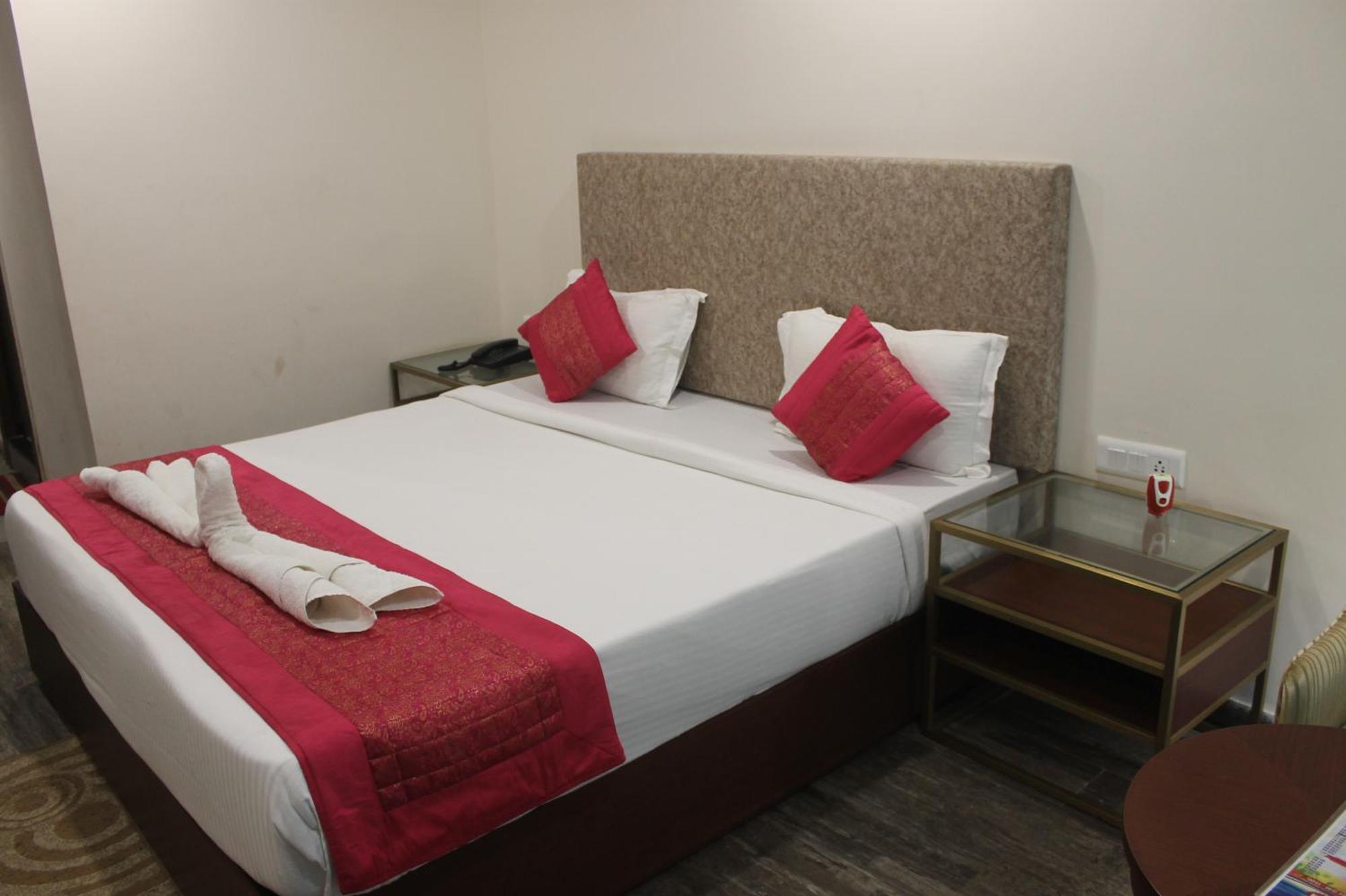 Hotel Sea N Sand - Berries Group 디가 외부 사진